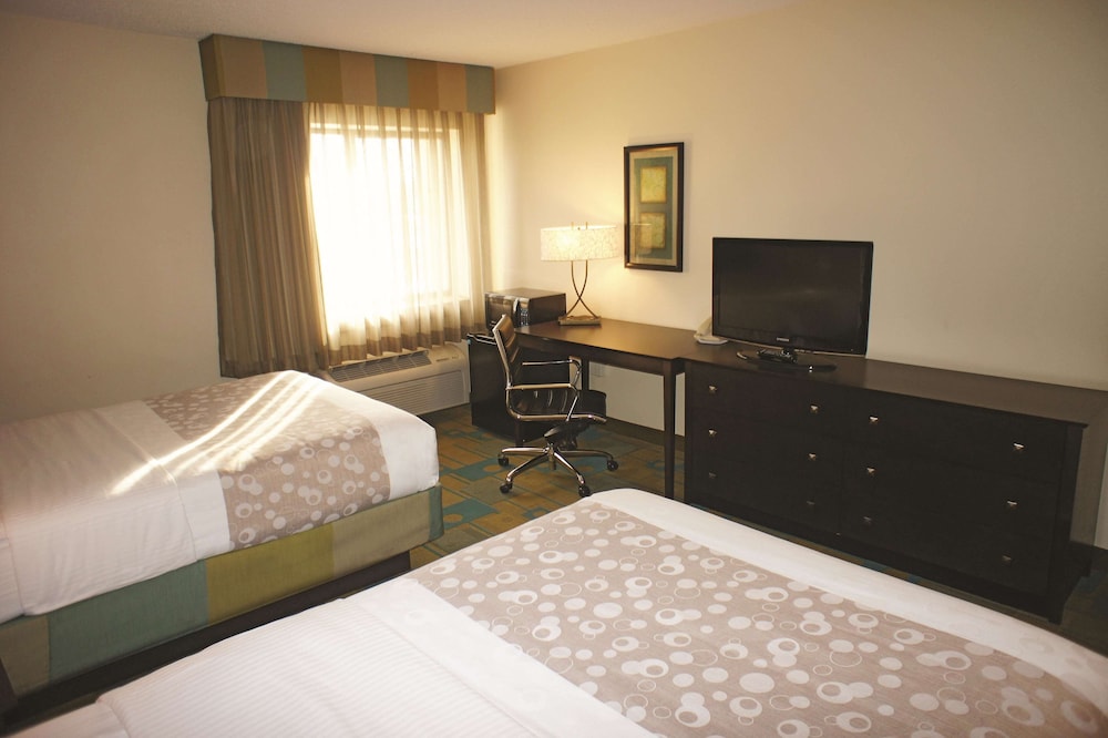 Imagen de la habitación del Hotel La Quinta Inn & Suites by Wyndham Plattsburgh. Foto 14