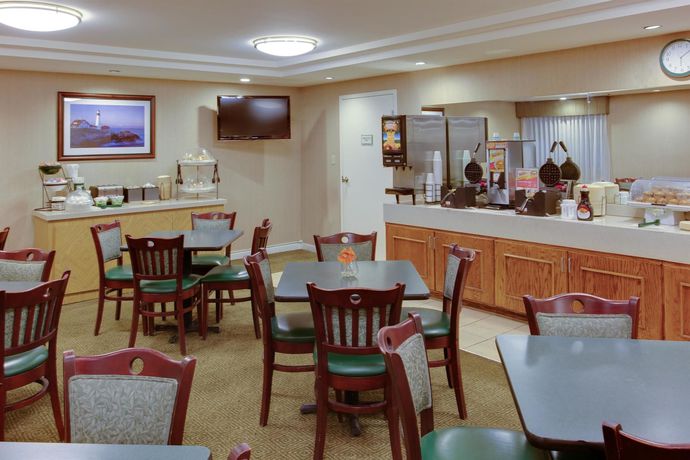 Imagen del bar/restaurante del Hotel La Quinta Inn & Suites by Wyndham Portland. Foto 3