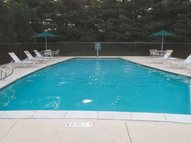 Imagen de la piscina del Hotel La Quinta Inn & Suites by Wyndham Portland. Foto 16