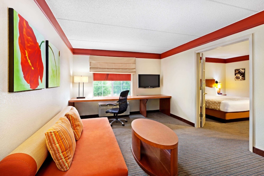 Imagen de la habitación del Hotel La Quinta Inn & Suites by Wyndham Raleigh Cary. Foto 4