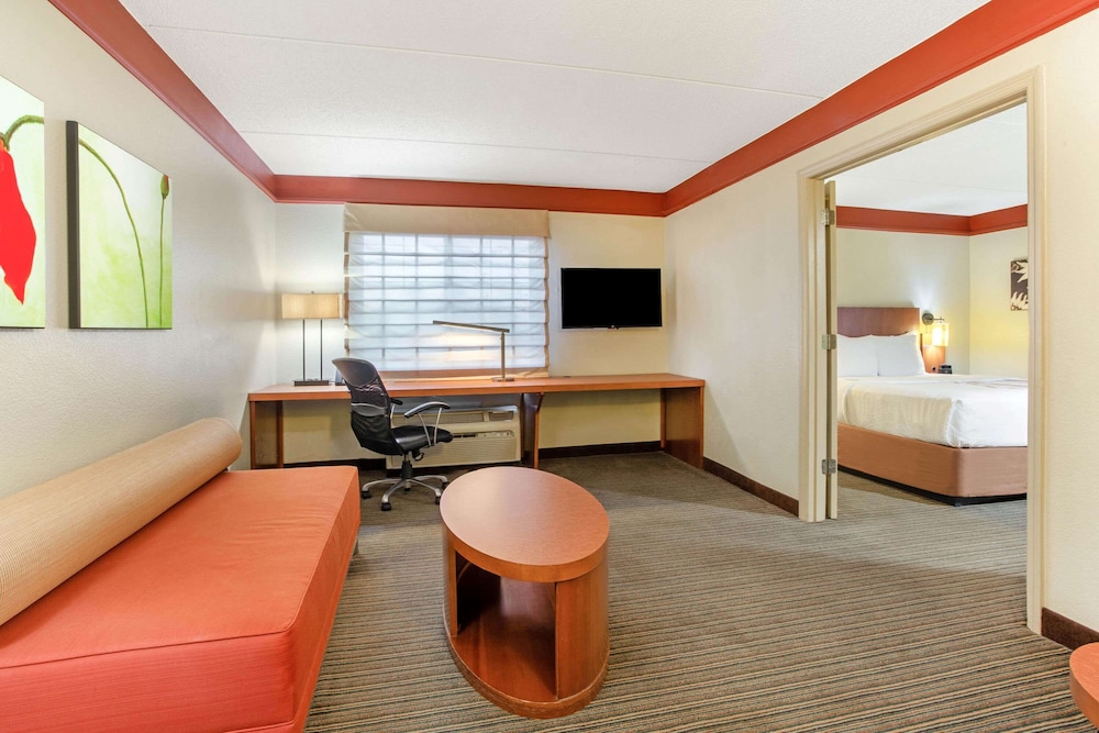 Imagen de la habitación del Hotel La Quinta Inn & Suites by Wyndham Raleigh Cary. Foto 5