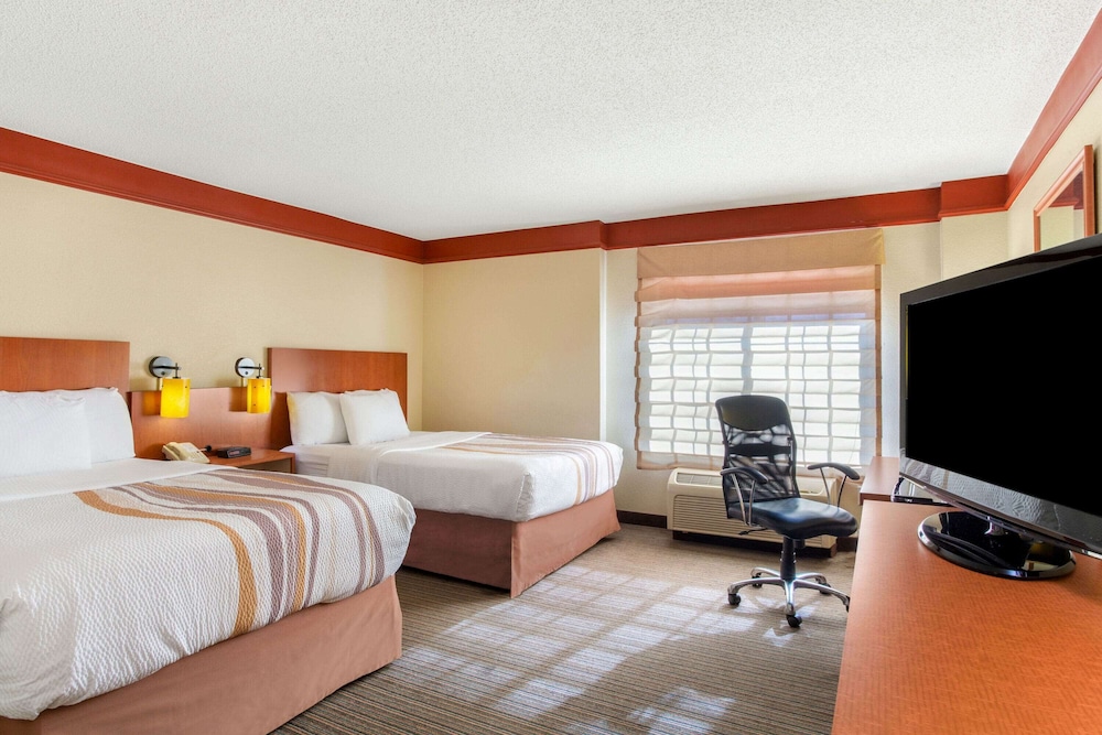 Imagen de la habitación del Hotel La Quinta Inn & Suites by Wyndham Raleigh Cary. Foto 6