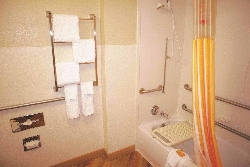 Imagen de la habitación del Hotel La Quinta Inn & Suites by Wyndham Raleigh Cary. Foto 10