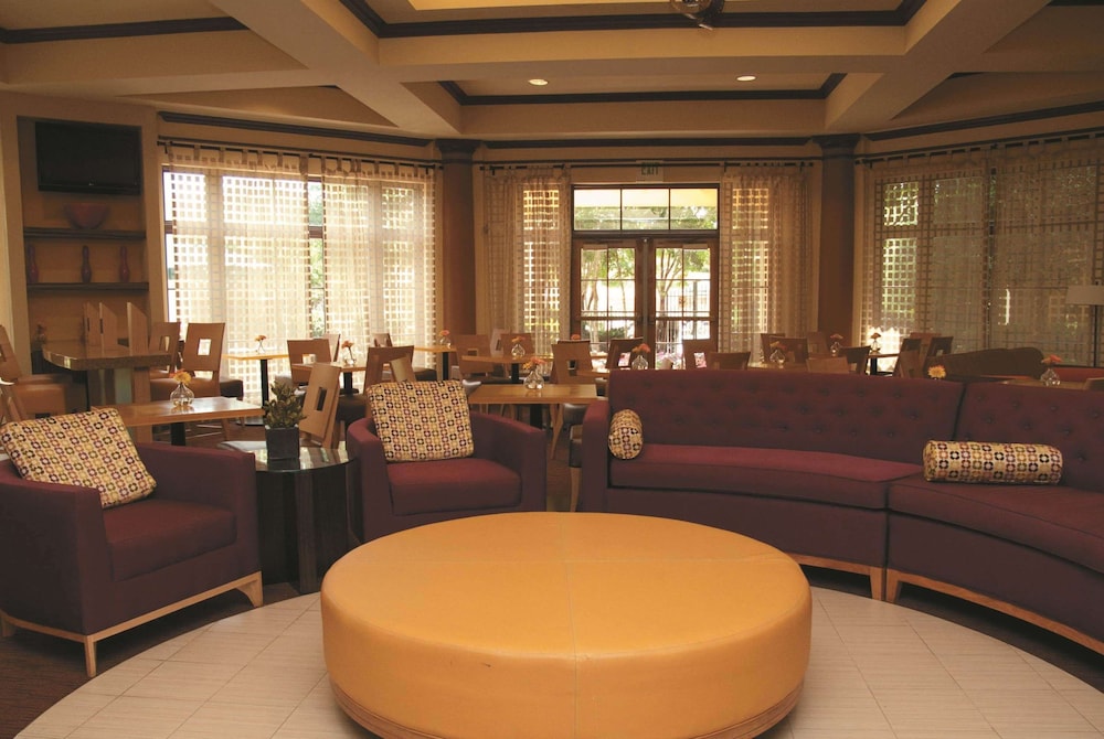 Imagen de los interiores del Hotel La Quinta Inn & Suites by Wyndham Raleigh Cary. Foto 18