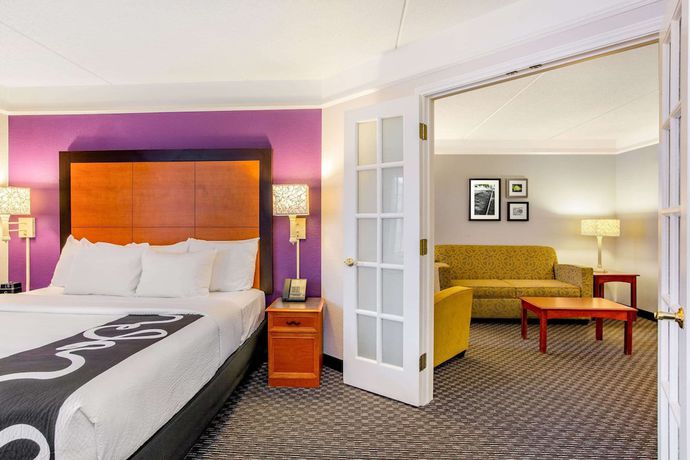 Imagen de la habitación del Hotel La Quinta Inn & Suites by Wyndham Raleigh Durham Airport. Foto 1