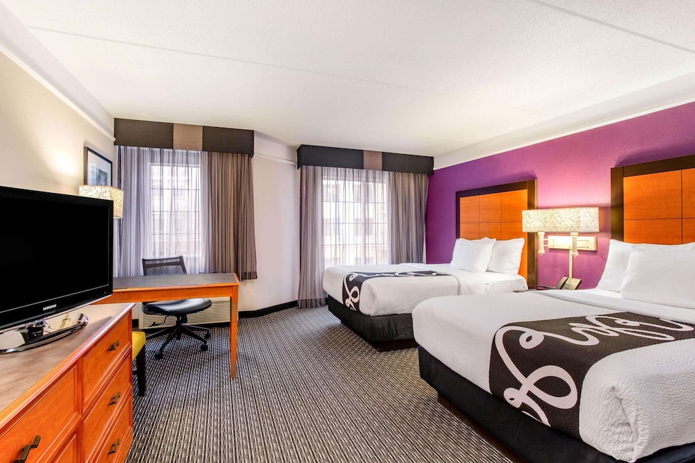 Imagen de la habitación del Hotel La Quinta Inn & Suites by Wyndham Raleigh Durham Airport. Foto 12