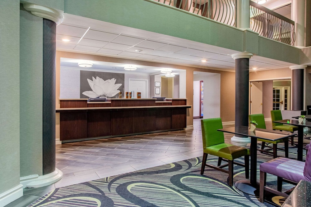 Imagen de los interiores del Hotel La Quinta Inn & Suites by Wyndham Raleigh Durham Airport. Foto 19