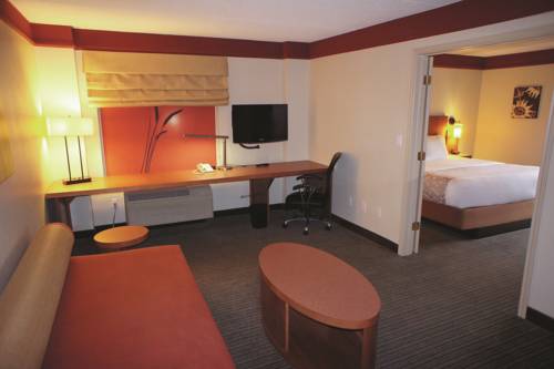 Imagen de la habitación del Hotel La Quinta Inn & Suites by Wyndham Raleigh/Durham Southpoint. Foto 4