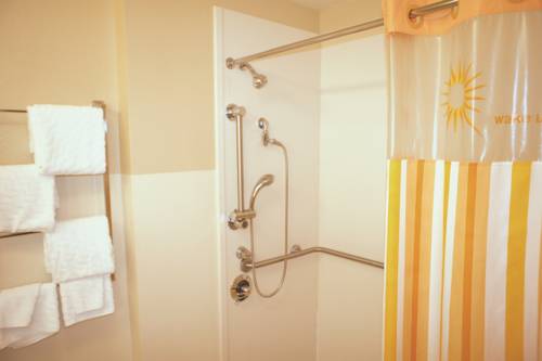 Imagen de la habitación del Hotel La Quinta Inn & Suites by Wyndham Raleigh/Durham Southpoint. Foto 8