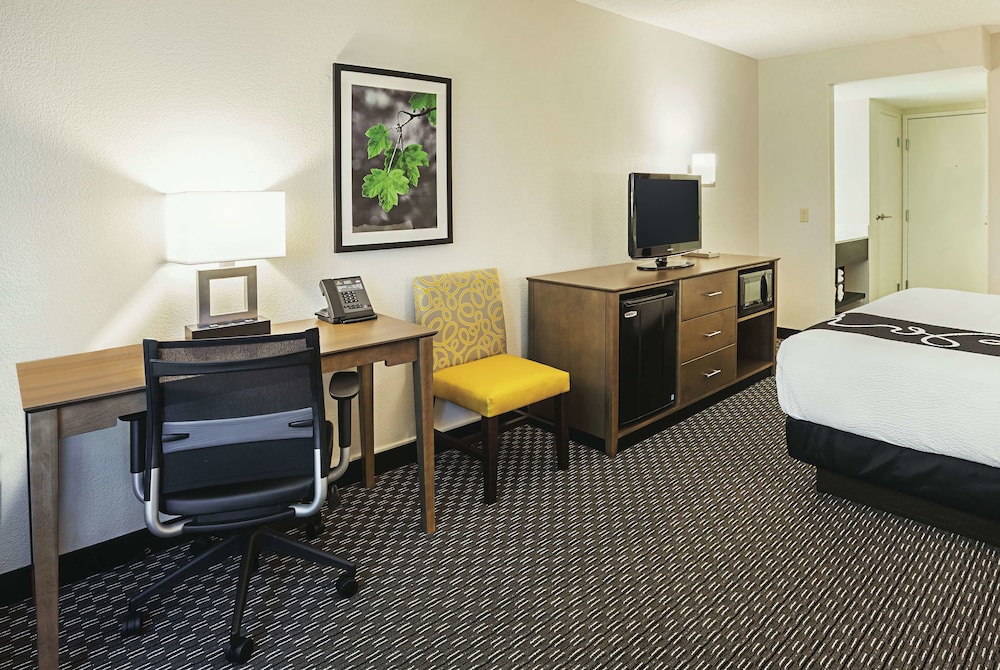 Imagen de la habitación del Hotel La Quinta Inn & Suites by Wyndham Rancho Cordova Sacramento. Foto 13