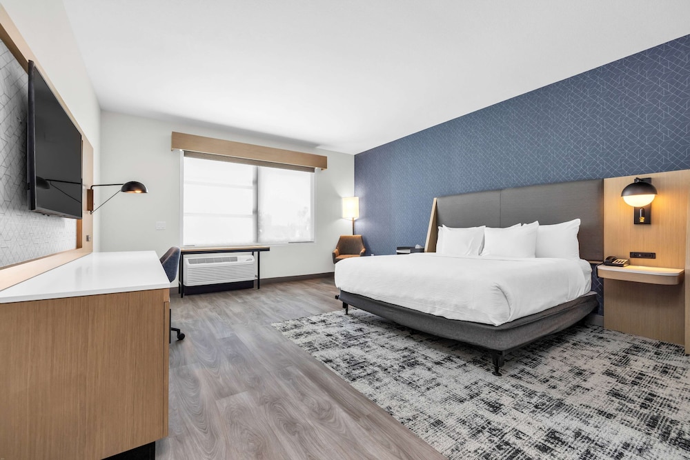 Imagen de la habitación del Hotel La Quinta Inn & Suites by Wyndham San Jose Airport-Downtown. Foto 3