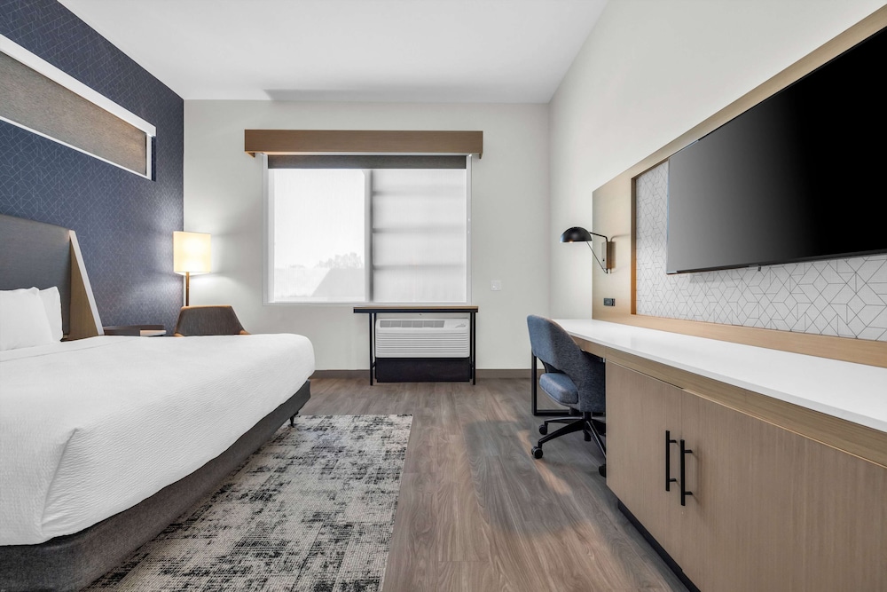 Imagen de la habitación del Hotel La Quinta Inn & Suites by Wyndham San Jose Airport-Downtown. Foto 4