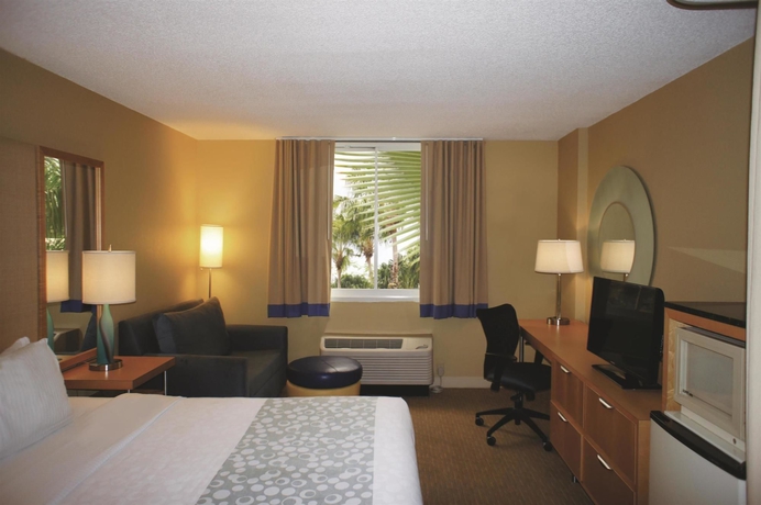 Imagen de la habitación del Hotel La Quinta Inn & Suites by Wyndham Sarasota Downtown. Foto 6
