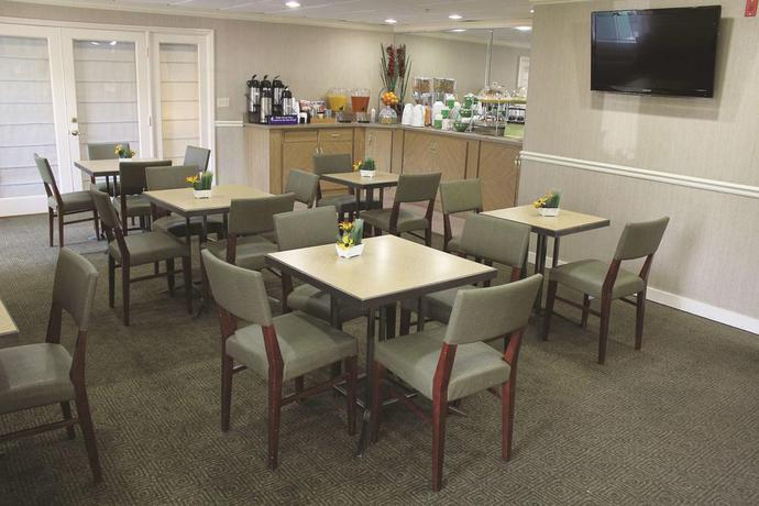Imagen del bar/restaurante del Hotel La Quinta Inn & Suites by Wyndham Sawgrass. Foto 2