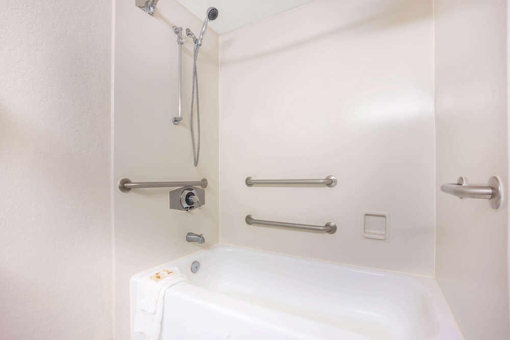 Imagen de la habitación del Hotel La Quinta Inn & Suites by Wyndham Seattle Sea-Tac Airport. Foto 15