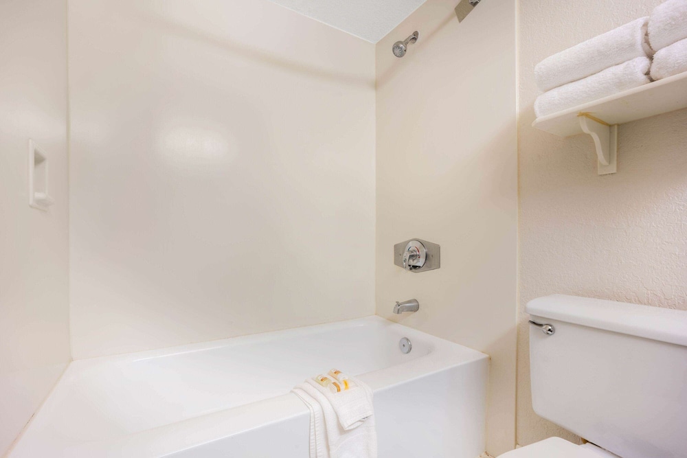 Imagen de la habitación del Hotel La Quinta Inn & Suites by Wyndham Seattle Sea-Tac Airport. Foto 16