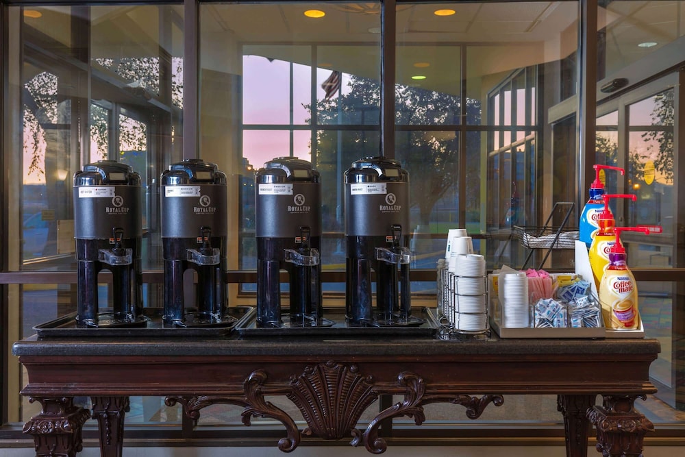 Imagen de los interiores del Hotel La Quinta Inn & Suites by Wyndham Secaucus Meadowlands. Foto 18