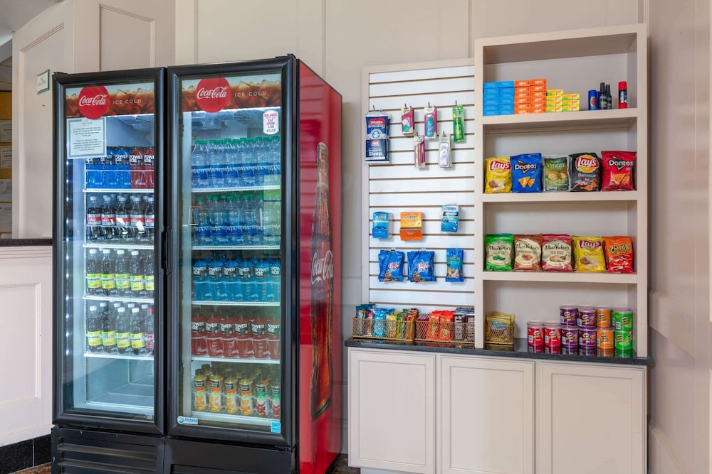 Imagen de los interiores del Hotel La Quinta Inn & Suites by Wyndham Secaucus Meadowlands. Foto 19