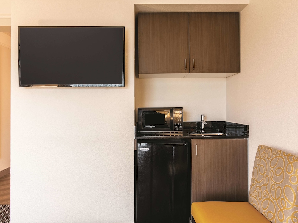 Imagen de la habitación del Hotel La Quinta Inn & Suites by Wyndham Shreveport Airport. Foto 1