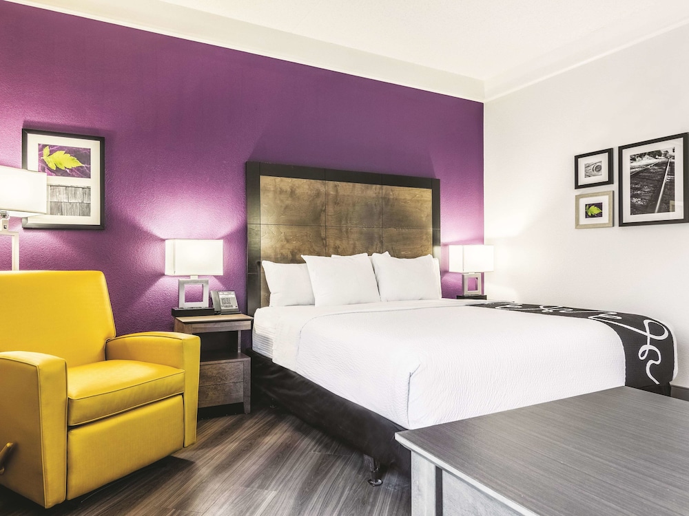 Imagen de la habitación del Hotel La Quinta Inn & Suites by Wyndham Shreveport Airport. Foto 10