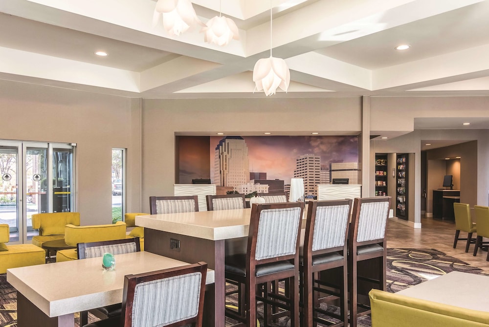 Imagen de los interiores del Hotel La Quinta Inn & Suites by Wyndham Shreveport Airport. Foto 20