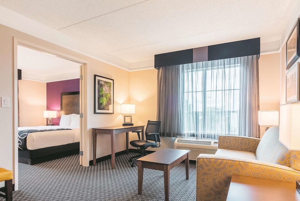 Imagen de la habitación del Hotel La Quinta Inn & Suites by Wyndham Shreveport Airport. Foto 11