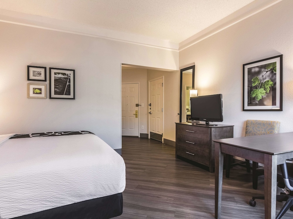Imagen de la habitación del Hotel La Quinta Inn & Suites by Wyndham Shreveport Airport. Foto 13