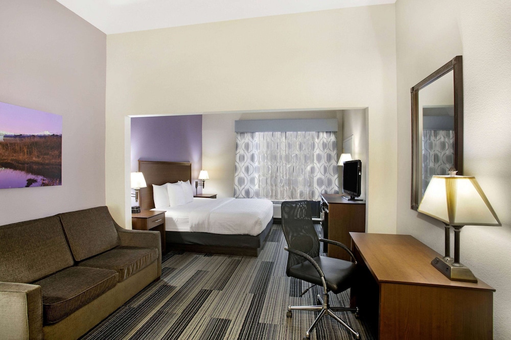 Imagen de la habitación del Hotel La Quinta Inn & Suites by Wyndham Springfield Airport Plaza. Foto 17