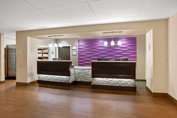 Imagen de los interiores del Hotel La Quinta Inn & Suites by Wyndham Springfield MA. Foto 8