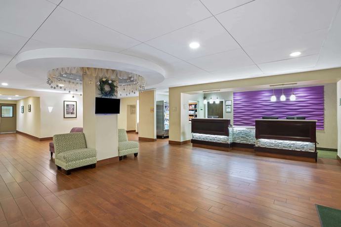 Imagen de los interiores del Hotel La Quinta Inn & Suites by Wyndham Springfield MA. Foto 9