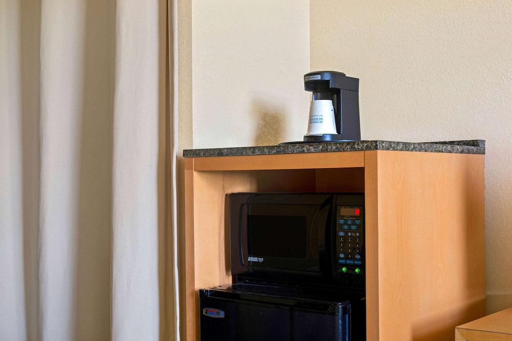 Imagen de la habitación del Hotel La Quinta Inn & Suites by Wyndham Sunrise. Foto 7