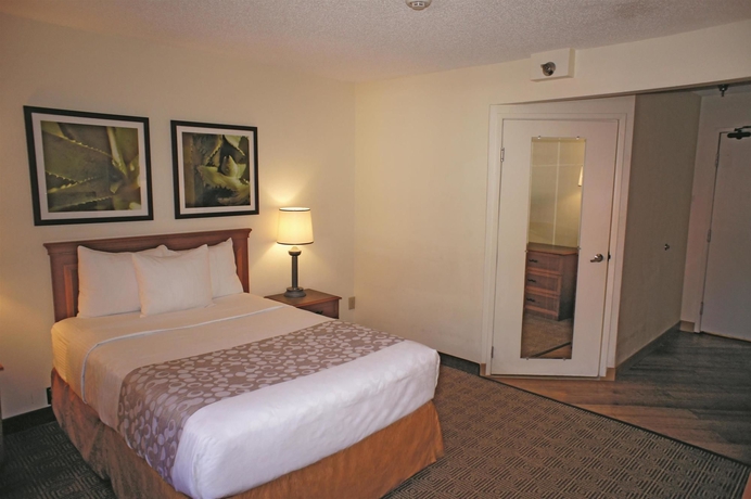 Imagen de la habitación del Hotel La Quinta Inn & Suites by Wyndham Tampa Brandon West. Foto 4