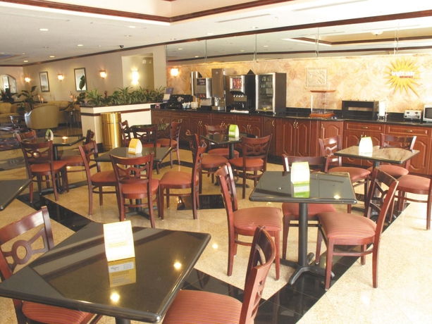 Imagen del bar/restaurante del Hotel La Quinta Inn & Suites by Wyndham Tampa Central. Foto 2