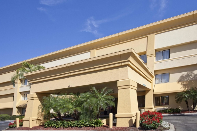 Imagen general del Hotel La Quinta Inn & Suites by Wyndham Tampa Fairgrounds - Casino. Foto 1