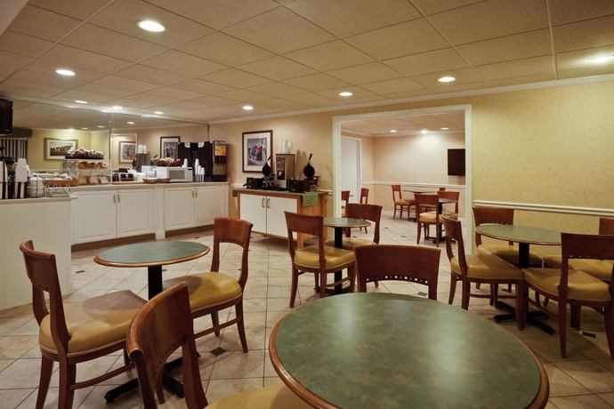 Imagen del bar/restaurante del Hotel La Quinta Inn & Suites by Wyndham Tampa Fairgrounds - Casino. Foto 4