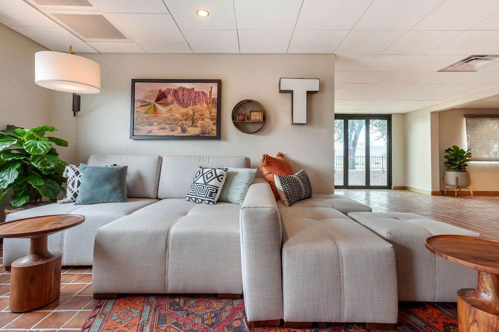 Imagen de los interiores del Hotel La Quinta Inn & Suites by Wyndham Tempe University / Phoenix. Foto 13