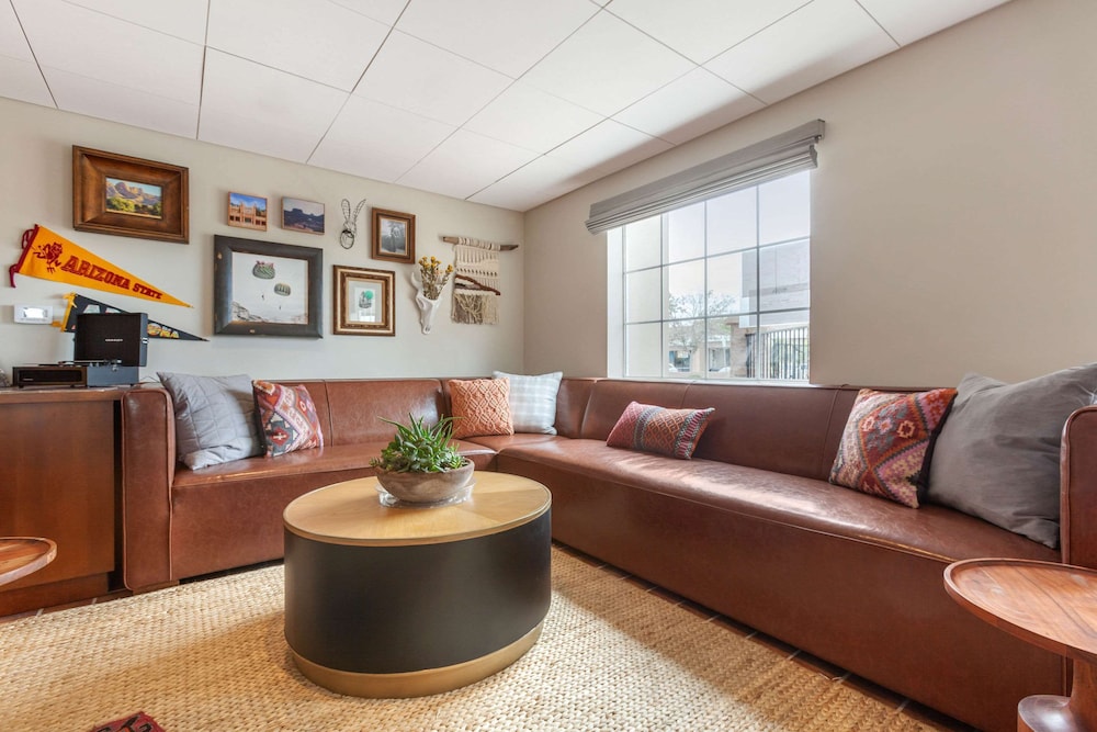 Imagen de los interiores del Hotel La Quinta Inn & Suites by Wyndham Tempe University / Phoenix. Foto 14