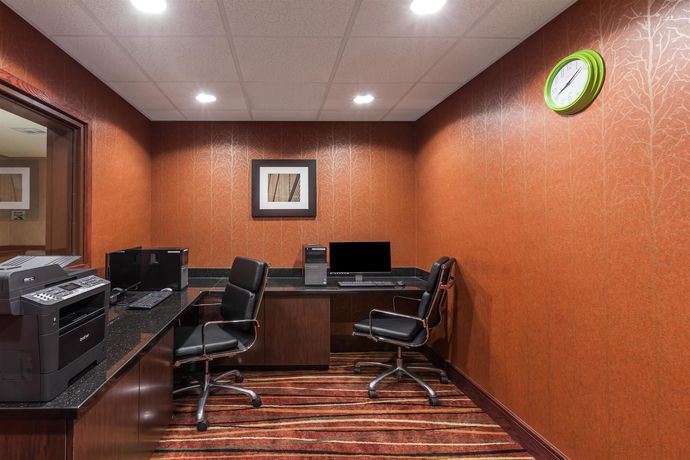 Imagen de los interiores del Hotel La Quinta Inn & Suites by Wyndham Tulsa Midtown. Foto 9
