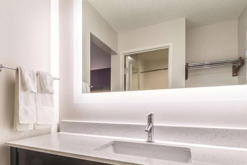 Imagen de la habitación del Hotel La Quinta Inn & Suites by Wyndham Univ Area Chapel Hill. Foto 8