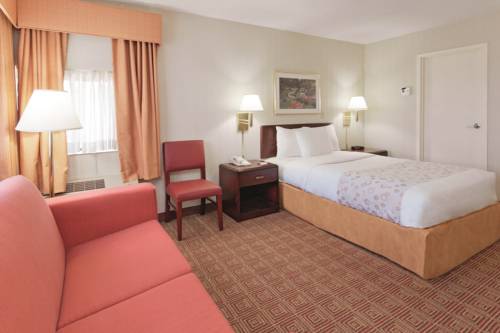 Imagen de la habitación del Hotel La Quinta Inn & Suites by Wyndham Warwick Providence Airport. Foto 11