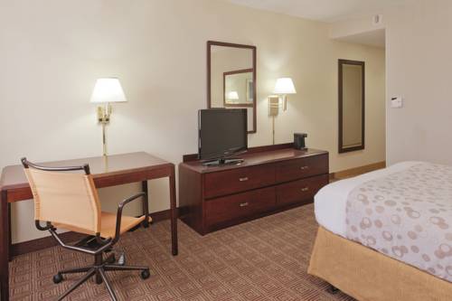 Imagen de la habitación del Hotel La Quinta Inn & Suites by Wyndham Warwick Providence Airport. Foto 16