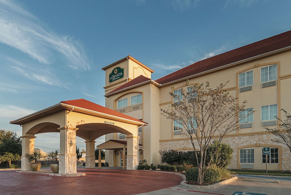 Imagen general del Hotel La Quinta Inn & Suites by Wyndham Waxahachie. Foto 1