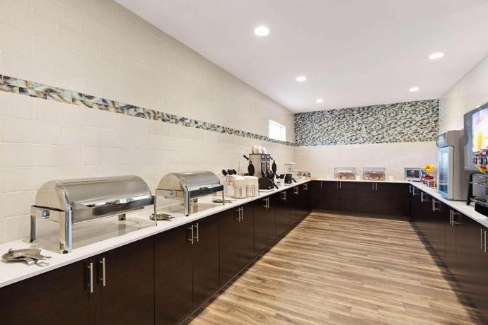 Imagen del bar/restaurante del Hotel La Quinta Inn & Suites by Wyndham Wenatchee. Foto 5