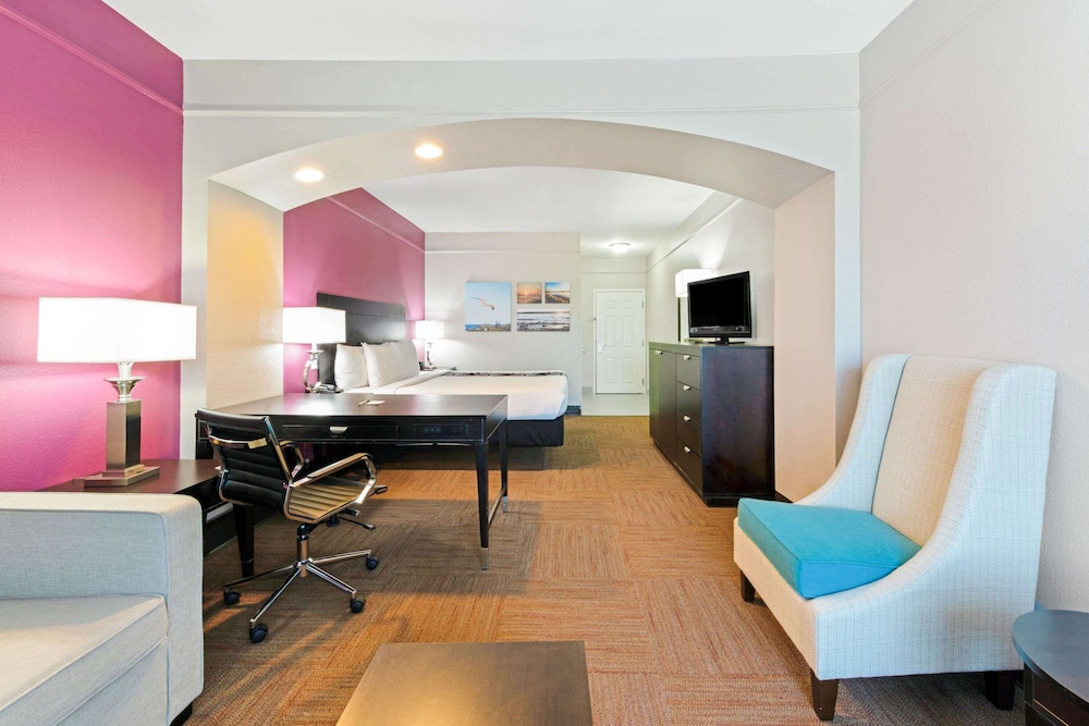 Imagen de la habitación del Hotel La Quinta Inn & Suites by Wyndham Winnie. Foto 5