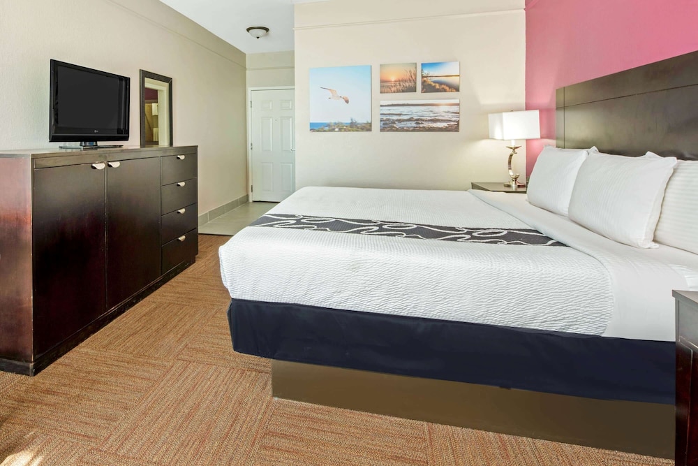 Imagen de la habitación del Hotel La Quinta Inn & Suites by Wyndham Winnie. Foto 12