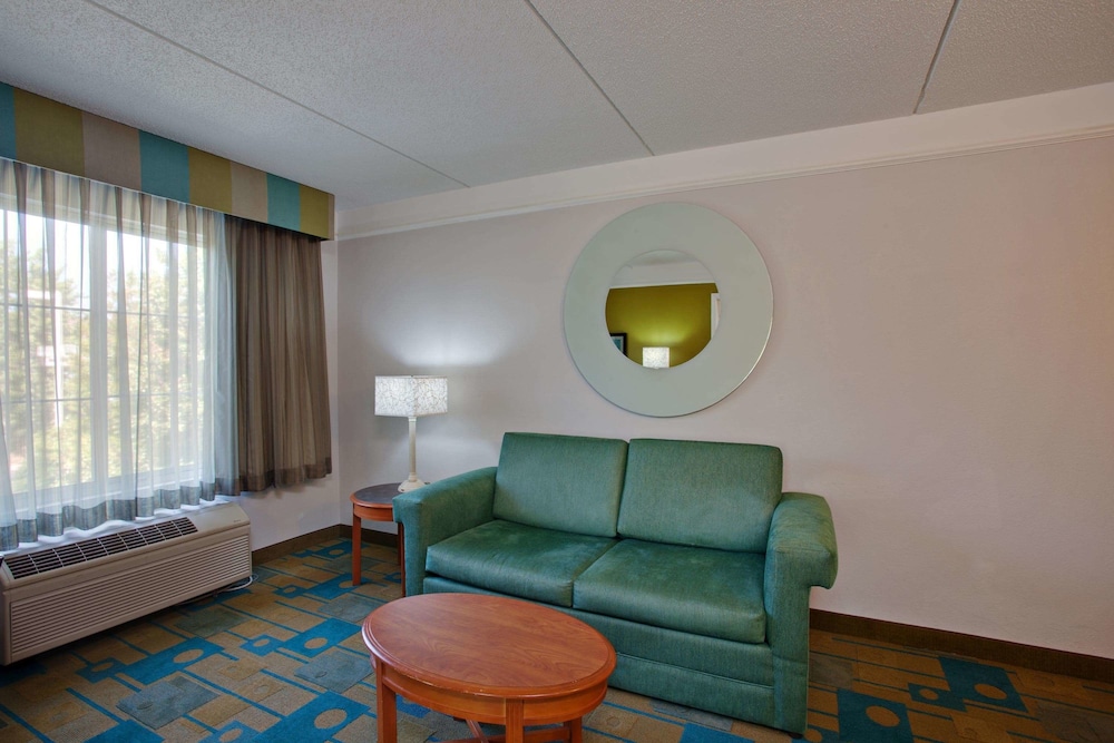 Imagen de la habitación del Hotel La Quinta Inn & Suites by Wyndham Winston-Salem. Foto 7