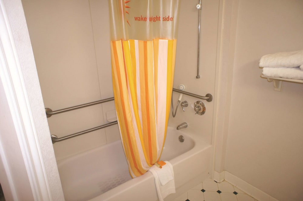 Imagen de la habitación del Hotel La Quinta Inn & Suites by Wyndham Winston-Salem. Foto 8