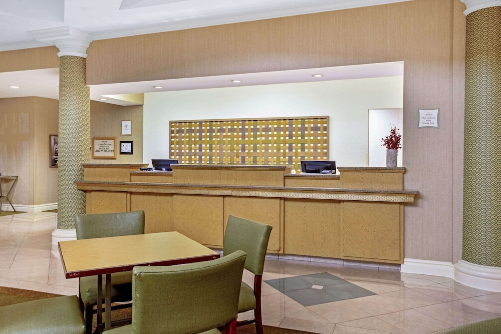 Imagen de los interiores del Hotel La Quinta Inn & Suites by Wyndham Winston-Salem. Foto 19