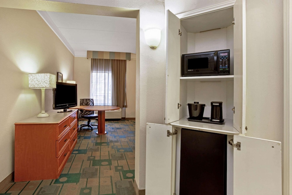 Imagen de la habitación del Hotel La Quinta Inn & Suites by Wyndham Winston-Salem. Foto 15