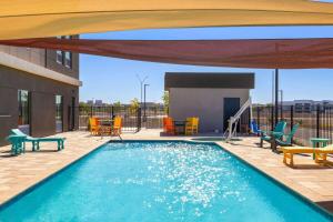 Imagen de la piscina del Hotel La Quinta Inn & Suites by Wyndham Yuma. Foto 12
